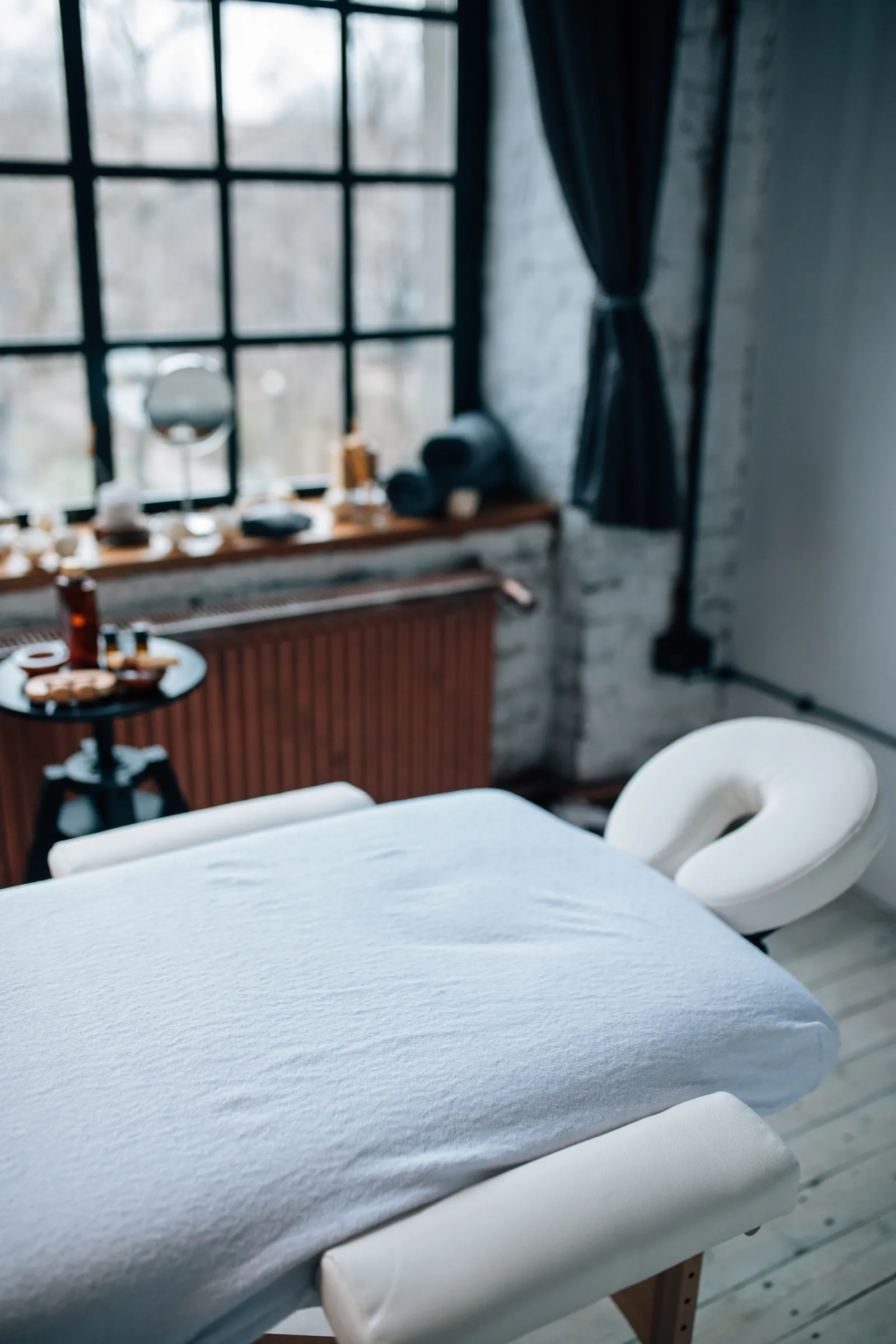 Prenatal massage booking checklist beside cushions and an appointment calendar